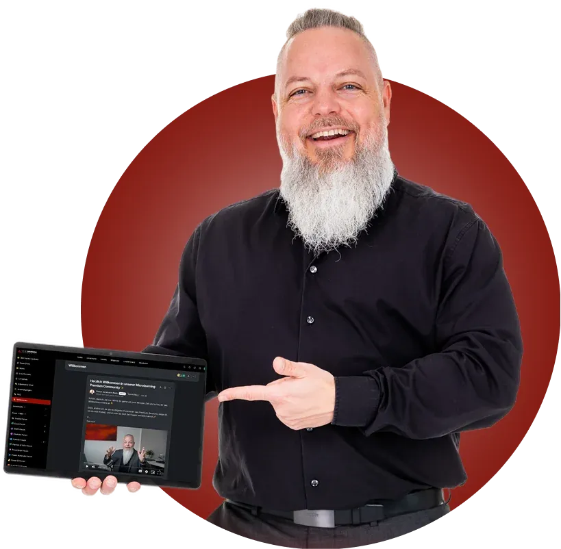 Florian Sandmann-Reetz zeigt die Premium Community auf einem Tablet